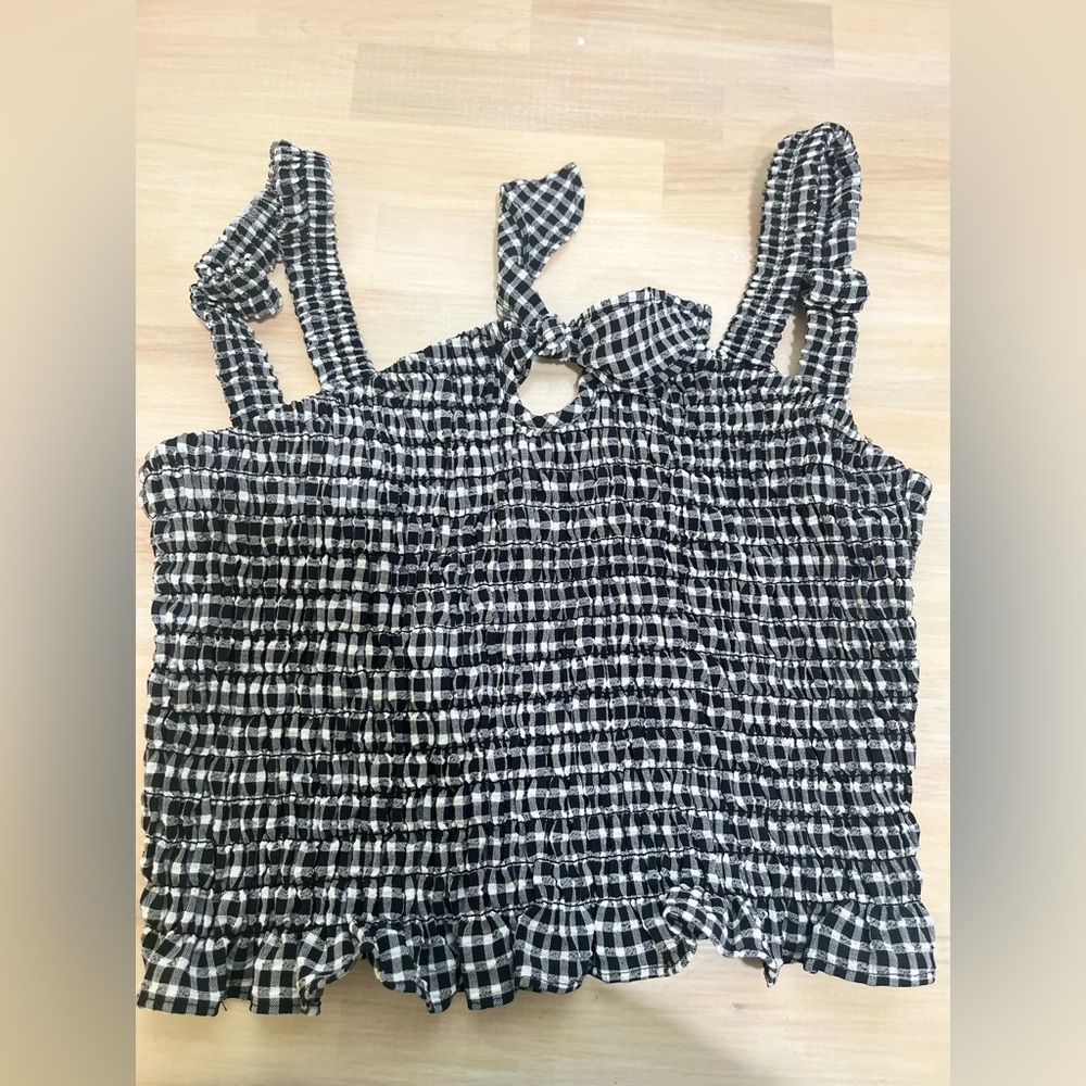 Cropped black and white tank